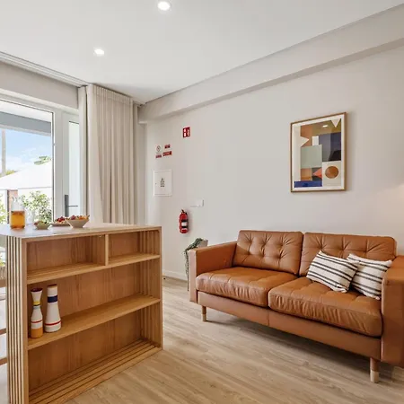 Apartment Modern Steps From *