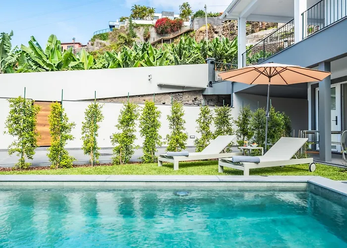 Modern Steps From Apartment *